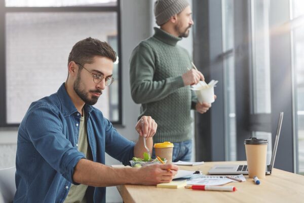 Scopri che tipo di lavoratore sei e qual è il pranzo ideale per il tuo ritmo quotidiano.